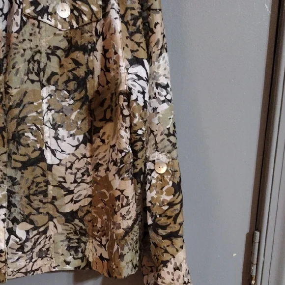 Ruby Rd. Wild And Chic Leaf Pattern Button-Up Shirt - Picture 4 of 6